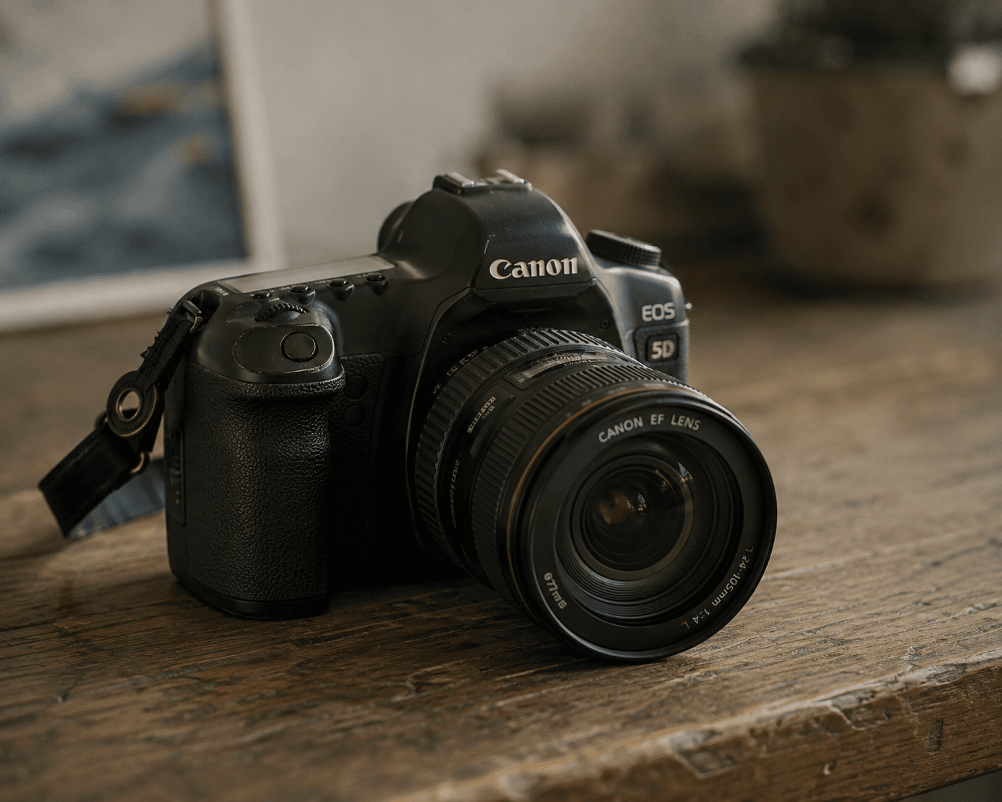 Camera and lens, part of the kit.